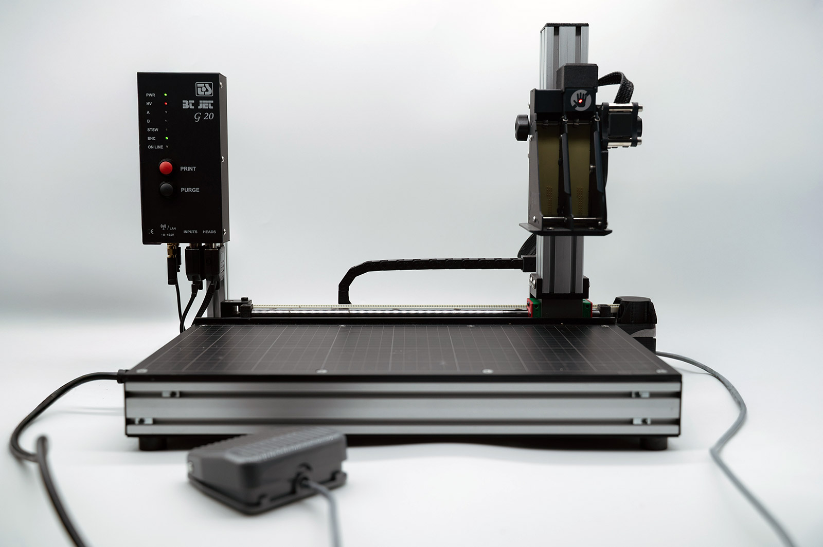 Potiskovací stolek s motorickým pojezdem TBL M 40 a TBL M 60 od TS Electronis Zlín, s.r.o.