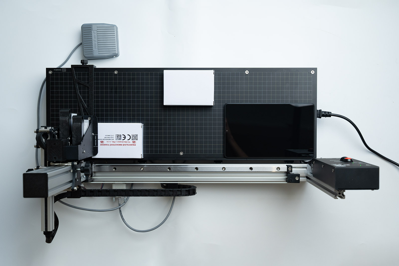 Potiskovací stolek s motorickým pojezdem TBL M 40 a TBL M 60 od TS Electronis Zlín, s.r.o.