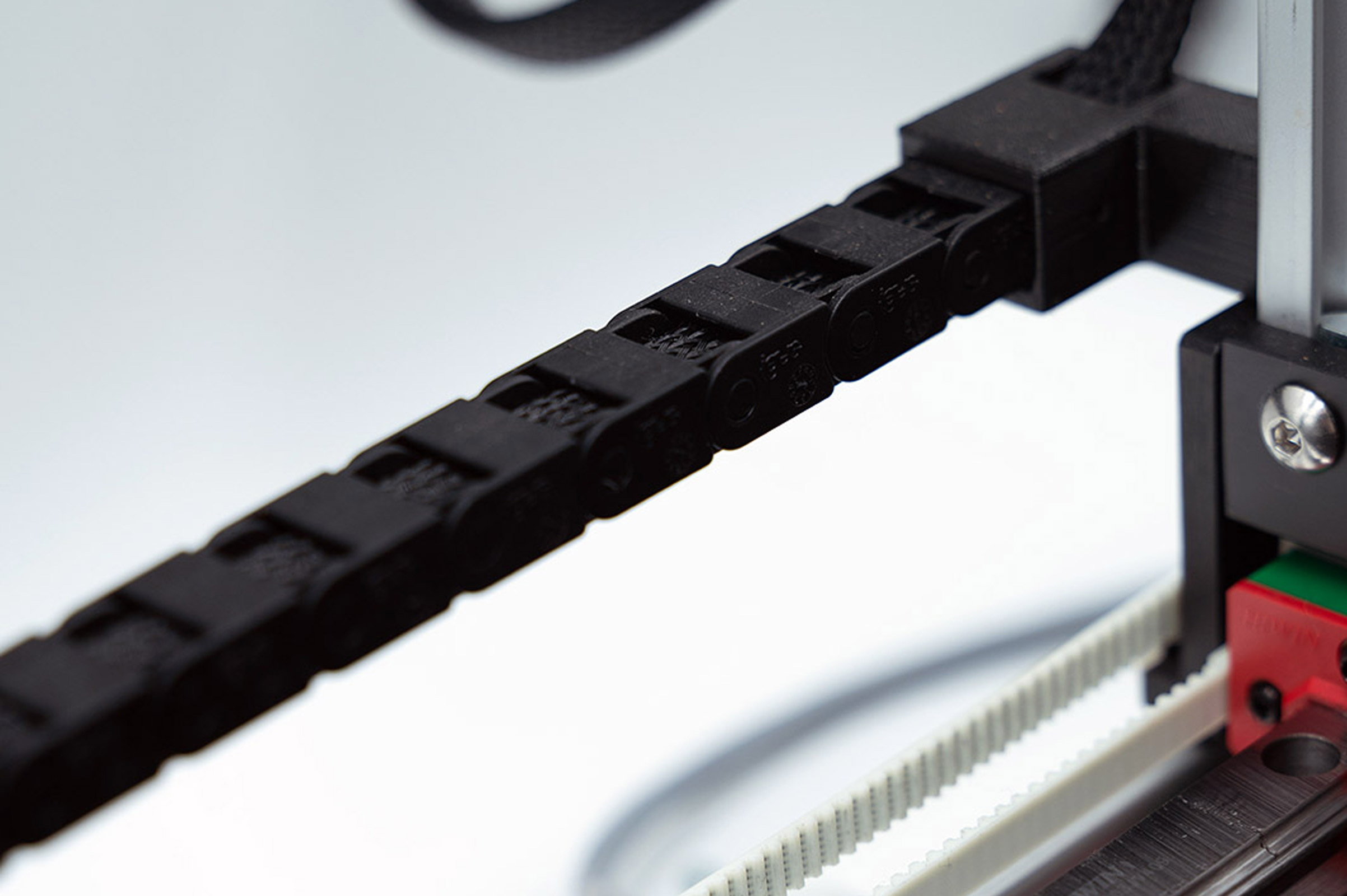 Potiskovací stolek s motorickým pojezdem TBL M 40 a TBL M 60 od TS Electronis Zlín, s.r.o.